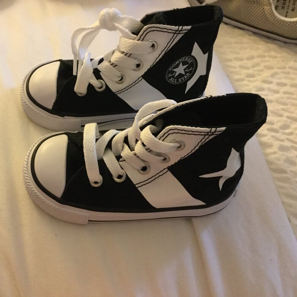 Converse Sneakers Chuck Taylor All Star Black White Hi-Tops Toddler Size 5 NEW